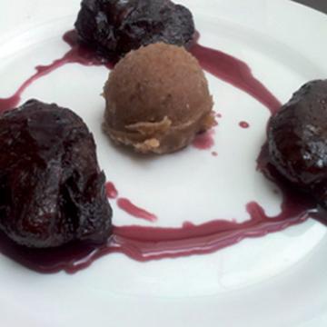 CARRILLADA CARAMELIZADA CON TINTO D.O. RONDA Y PURE DE CASTAÑAS.