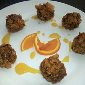 BLOEDWORSTBALLETJES MET AMANDELEN EN SINAASAPPELMARMELADE.