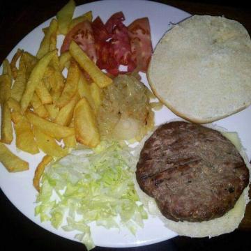 HAMBURGUESA DE VACA. 220 GRS.