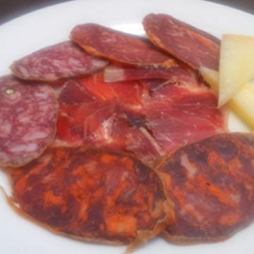 TAULA D'EMBUTITS IBÈRICS