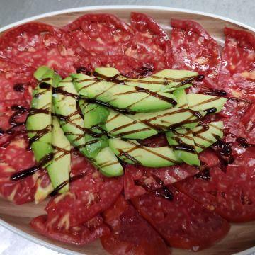 TOMATO WITH AVOCADO