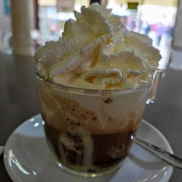 Cafe goloso con helado