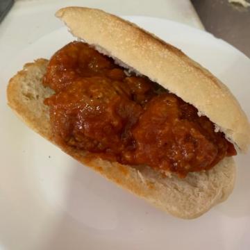 Montadito di polpettine casalinghe al pomodoro