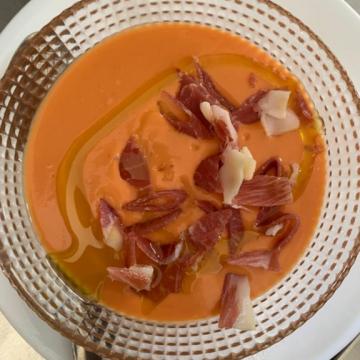 Salmorejo con virutas de jamón 