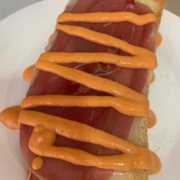 Tosta de jamón con salmorejo 