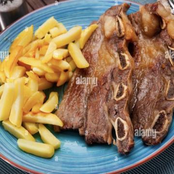 Churrasco/Asado de tira de ternera a la parrilla con guarnición