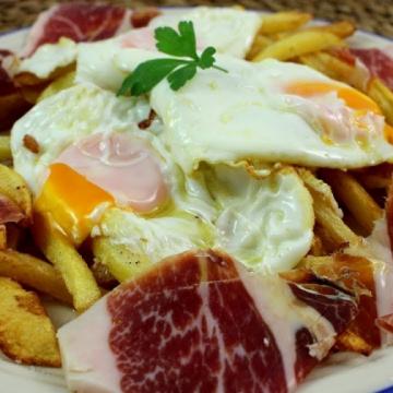 Huevos Rotos de corral con Jamón
