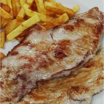 Secreto a la parrilla con patatas