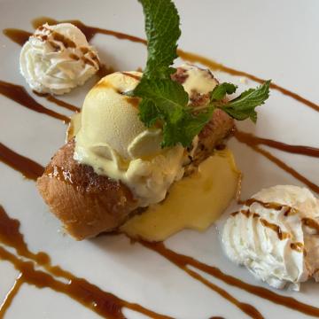 Torrija con helado vainilla y Baileys
